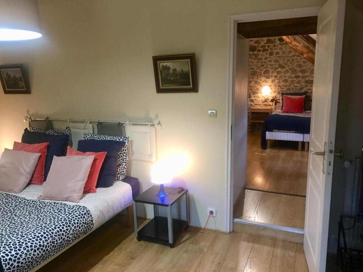 Bed and Breakfast Les Maitres Sonneurs Huriel Exterior foto