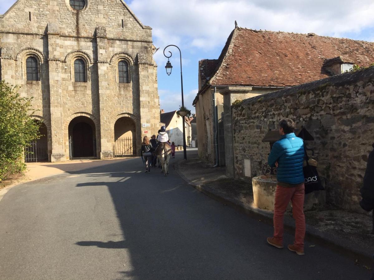 Bed and Breakfast Les Maitres Sonneurs Huriel Exterior foto