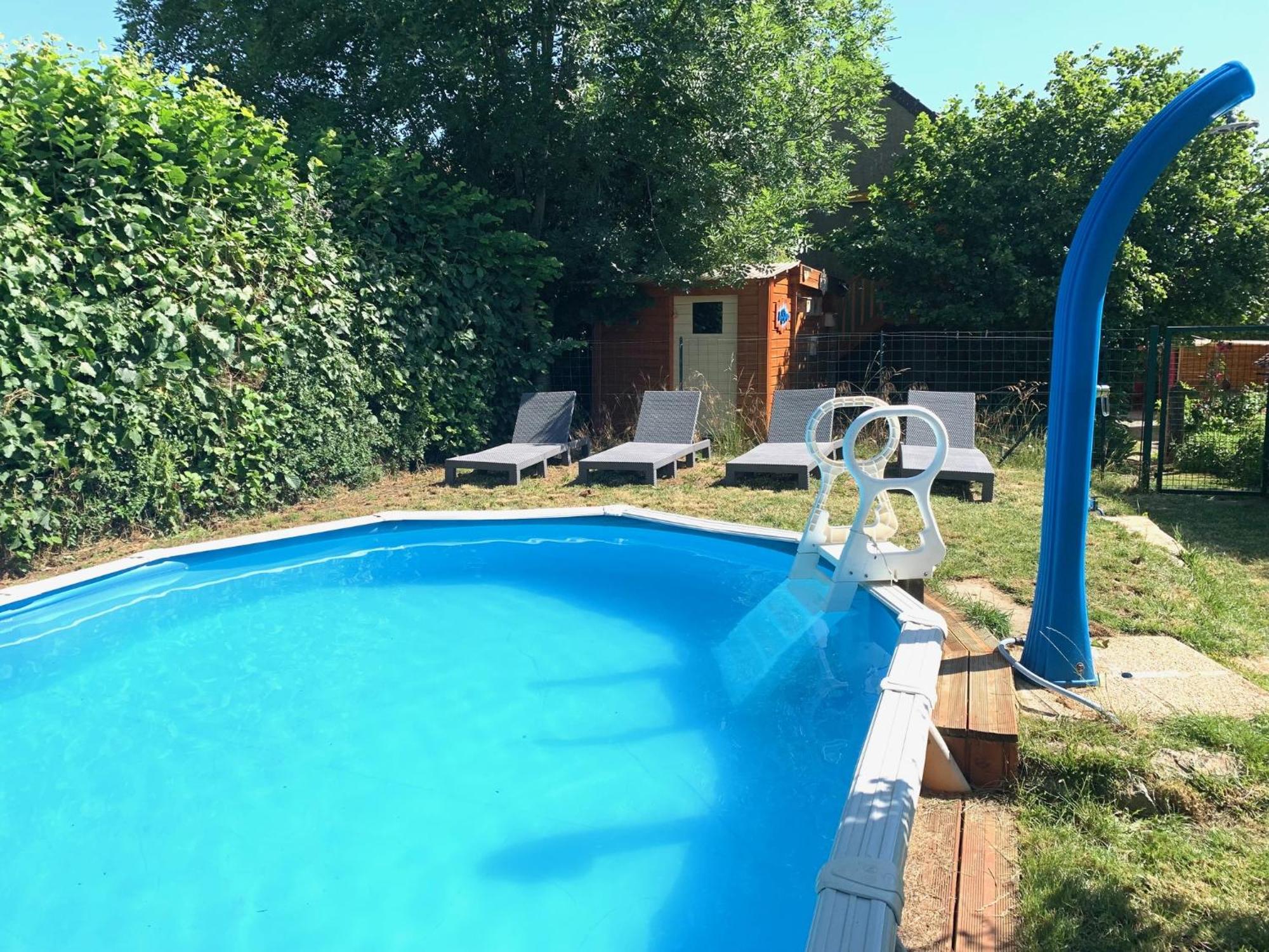 Bed and Breakfast Les Maitres Sonneurs Huriel Exterior foto