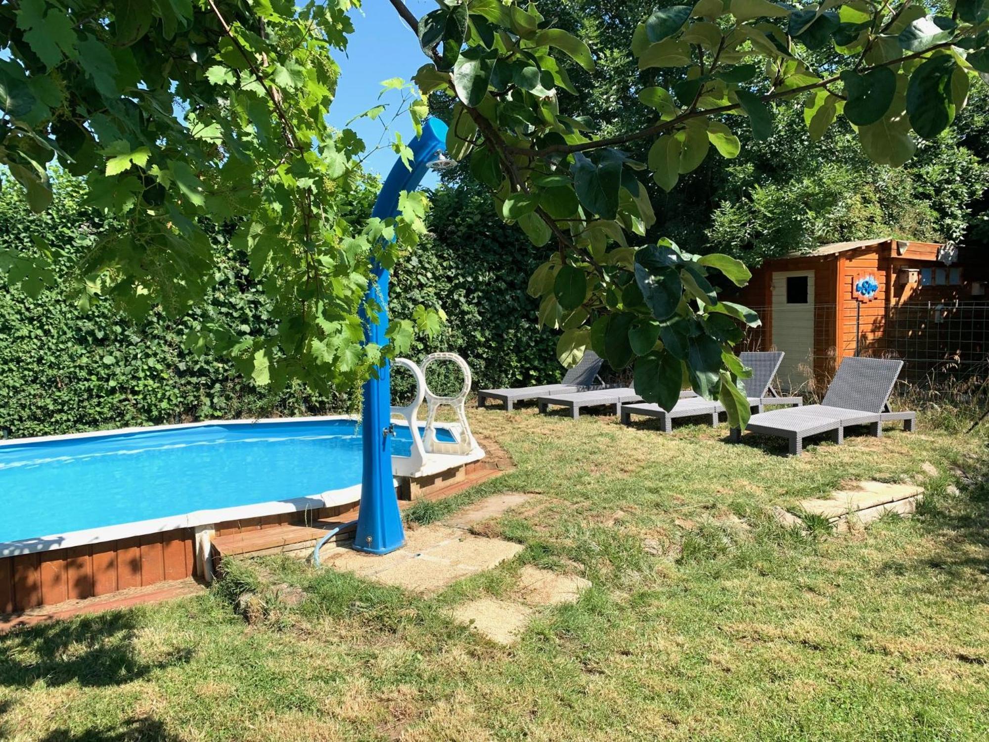 Bed and Breakfast Les Maitres Sonneurs Huriel Exterior foto